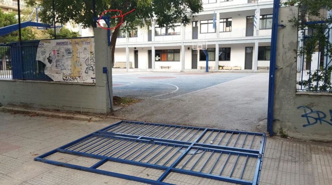 Κατέρρευσε καγκελόπορτα από ΕΠΑΛ του Βόλου - Καθηγήτρια τραυματίστηκε στο κεφάλι