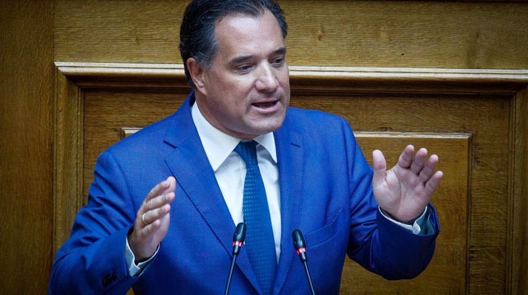 Ο Άδωνις Γεωργιάδης στο βήμα της Βουλής στη συζήτηση για το εργασιακό νομοσχέδιο που ψηφίζεται σήμερα