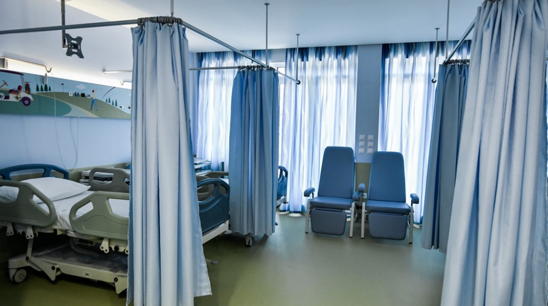 Κρεβάτια σε δωμάτιο νοσοκομείου