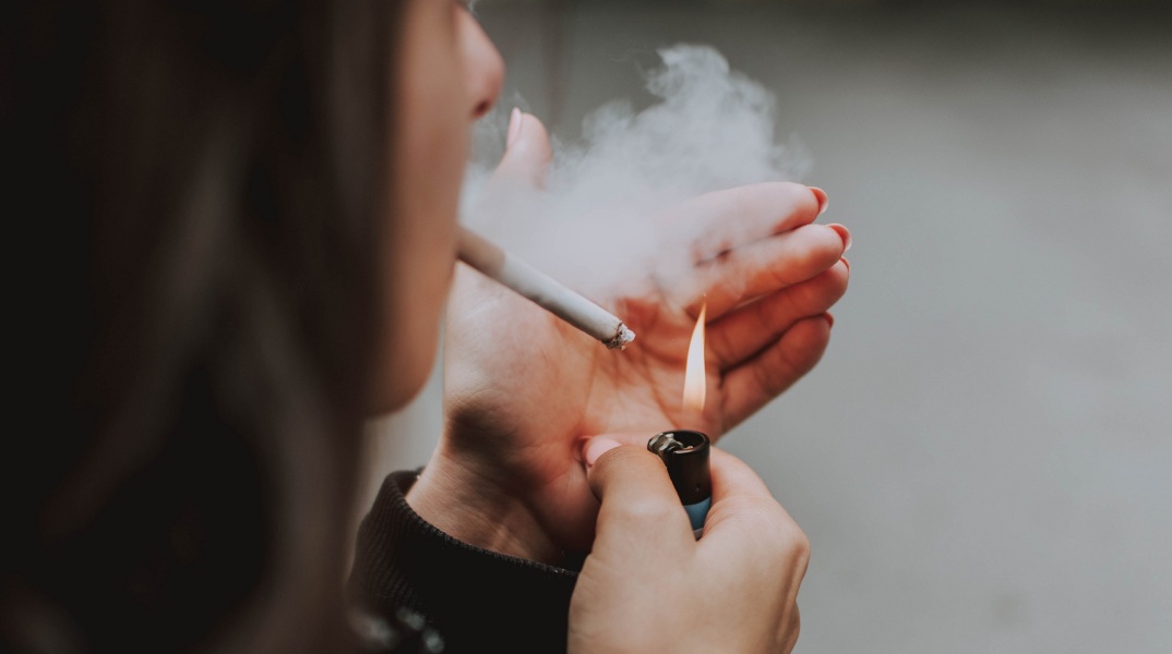 Βρετανία: Σχέδιο απαγόρευσης πώλησης τσιγάρων στην επόμενη γενιά - Η κυβέρνηση Σούνακ υιοθετεί μοντέλο Νέας Ζηλανδίας, με σταδιακή αύξηση του ορίου ηλικίας. 