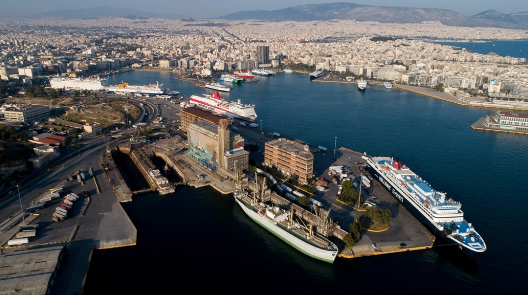 Το λιμάνι του Πειραιά από ψηλά