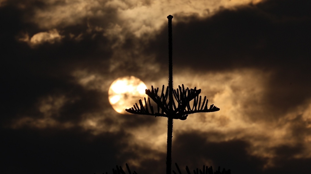 Ο καιρός αύριο: Νεφώσεις και τοπικές βροχές την Κυριακή 24 Σεπτεμβρίου – Έως 33 βαθμούς Κελσίου η θερμοκρασία στην Αθήνα - Η πρόγνωση του meteo και της EMY.