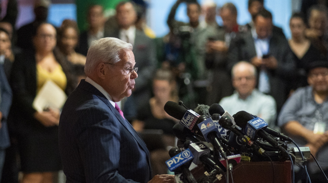 Για τις 6 Μαΐου ορίστηκε η δίκη του γερουσιαστή Μπομπ Μενέντεζ για διαφθορά