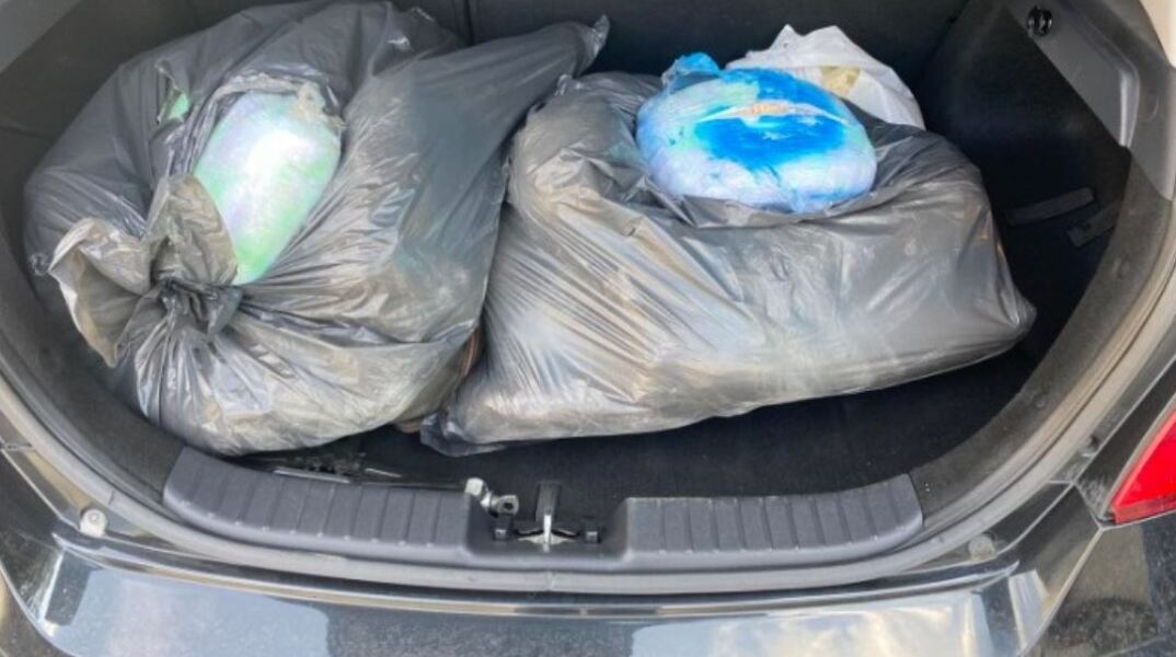 Συνελήφθη με 22 κιλά κάνναβη στο πορτ-μπαγκάζ του