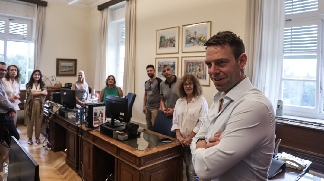 Στέφανος Κασσελάκης: Επίσκεψη στη Βουλή πραγματοποίησε ο νέος πρόεδρος του ΣΥΡΙΖΑ - Συνάντησε στελέχη της Κ.Ο., μίλησε σε βουλευτές της ΝΔ.