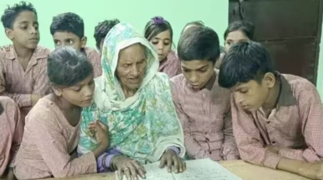 Ποτέ δεν είναι αργά - Μία Ινδή έμαθε γραφή και ανάγνωση στα 92 της