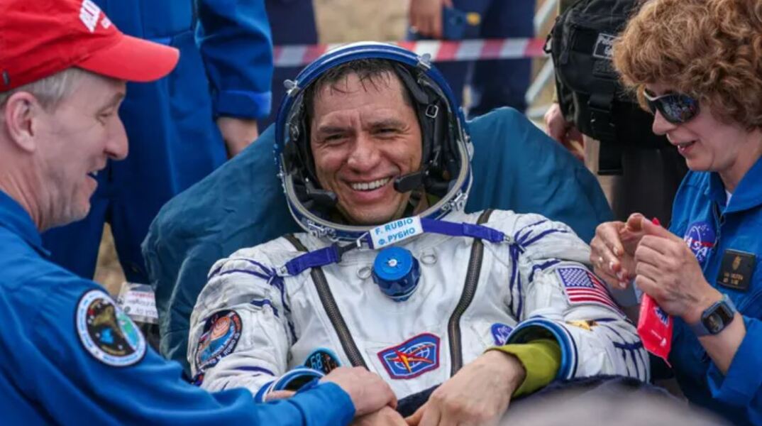 NASA: Επέστρεψαν στη Γη αστροναύτες μετά από 371 ημέρες | Athens Voice