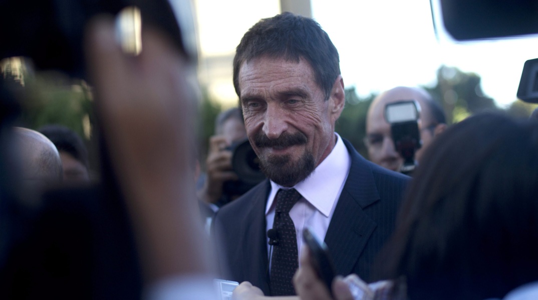 Τζον Μακάφι: Ισπανικό δικαστήριο αποφάνθηκε ότι ο θάνατος του μεγιστάνα της πληροφορικής το 2021 οφείλεται σε αυτοκτονία - Βρέθηκε νεκρός στο κελί του.