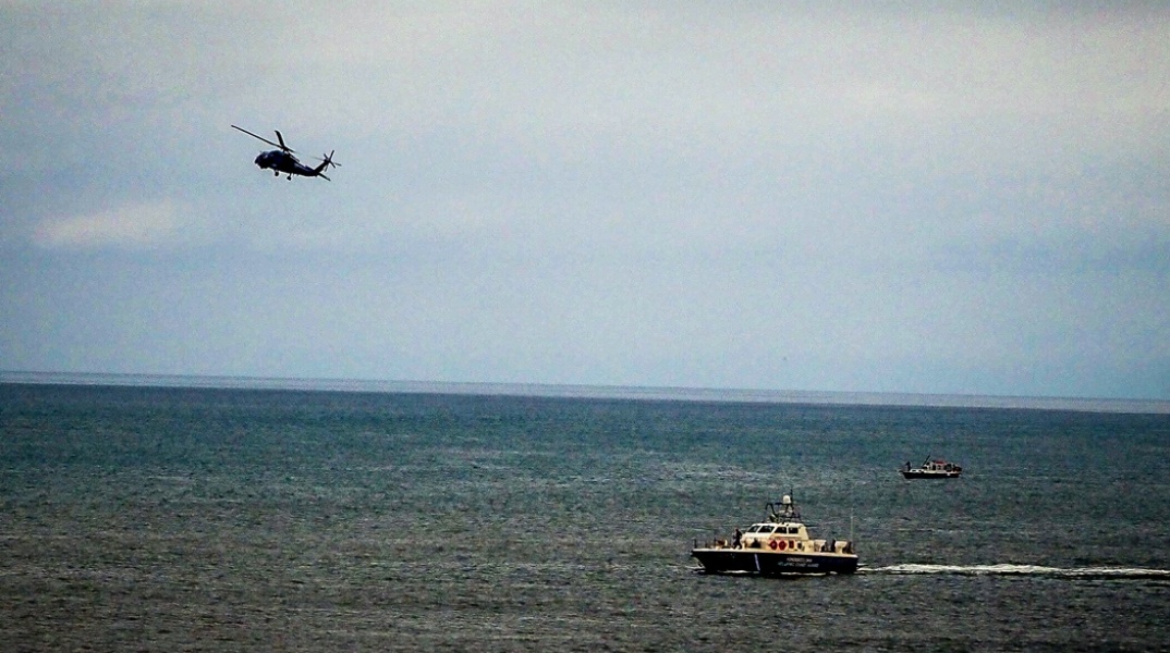 Έρευνες των αρχών για τον χειριστή του ελικοπτέρου που έπεσε στη Βόρεια Εύβοια