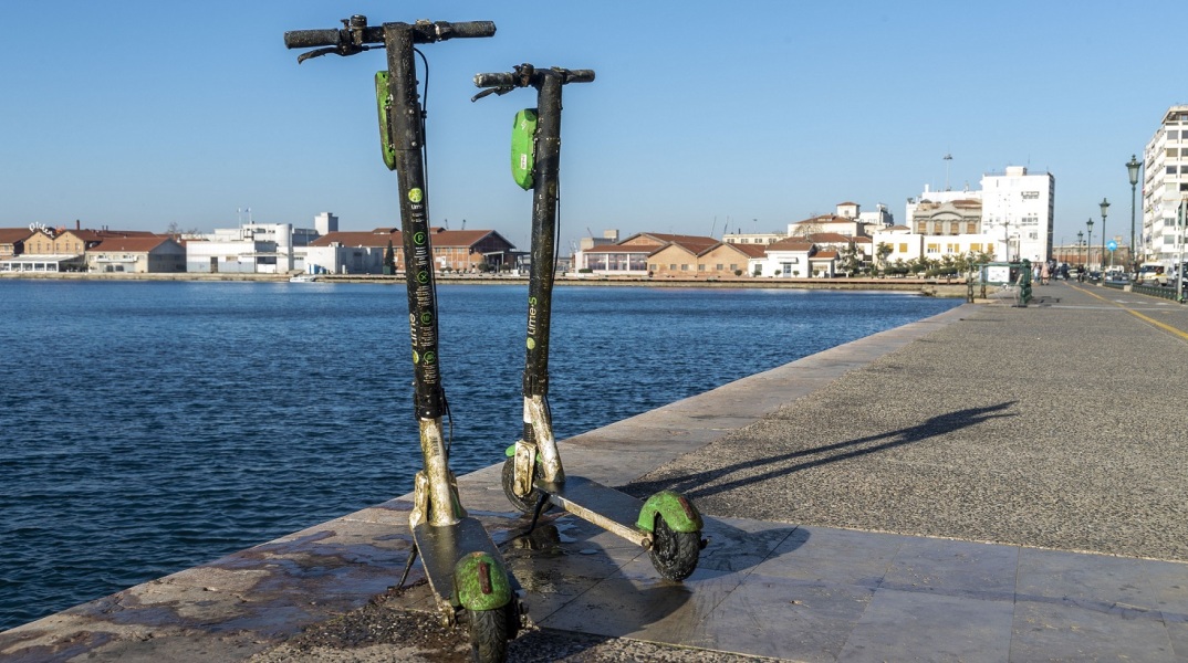 Θεσσαλονίκη: Υποθαλάσσιο πάρκινγκ ο βυθός του Θερμαϊκού - Ανασύθηκαν πατίνια, ποδήλατα και λάστιχα - Τι βρέθηκε σε δράση υποθαλάσσιου καθαρισμού.