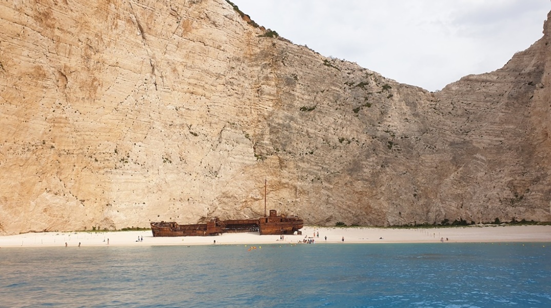 Η παραλία Ναυάγιο με το ναυάγιο του πλοίου Παναγιώτης στη Ζάκυνθο