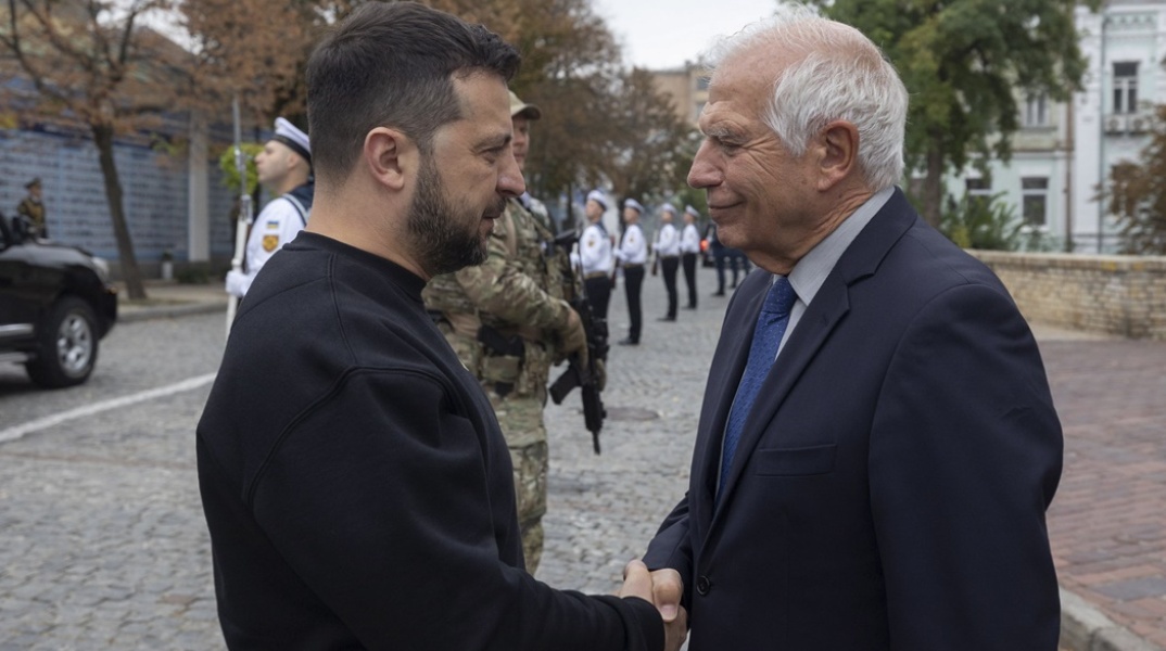 Ο Ζοζέπ Μπορέλ μαζί με τον πρόεδρο της Ουκρανίας, Βολοντίμιρ Ζελένσκι