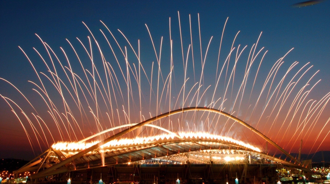 Η συζήτηση για το στέγαστρο του ΟΑΚΑ, η πολιτική αντιπαράθεση και οι αυτοδιοικητικές εκλογές.