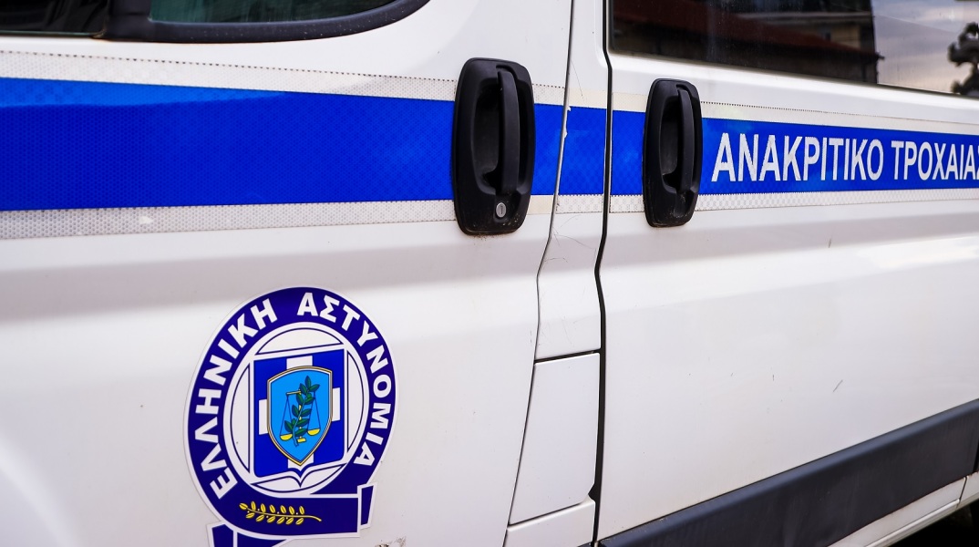 Ωρωπός: Αρματοφόρο όχημα του στρατού παρέσυρε γυναίκα - Διακομίστηκε βαριά τραυματισμένη στον «Ευαγγελισμό» και αργότερα κατέληξε η ηλικιωμένη. 