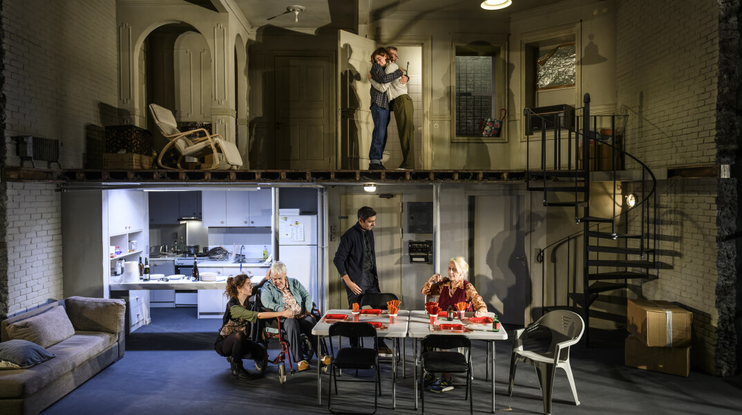 "The humans" σε σκηνοθεσία Κωνσταντίνου Μαρκουλάκη