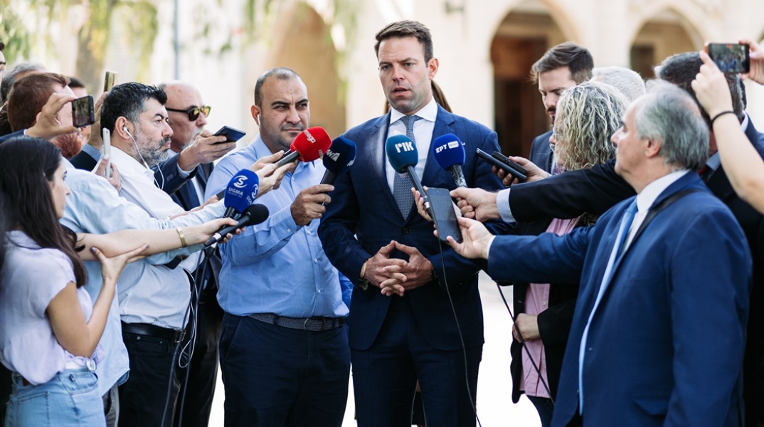 Ο Στέφανος Κασσελάκης πραγματοποιεί επίσημη επίσκεψη στην Κύπρο και κάνει δηλώσεις στους δημοσιογράφους