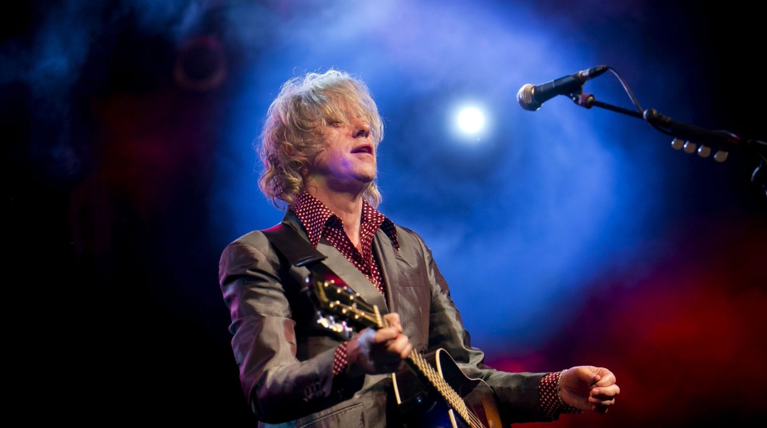 Σαν σήμερα 5 Οκτωβρίου: Το 1951 γεννήθηκε ο Ιρλανδός τραγουδοποιός και ακτιβιστής Μπομπ Γκέλντοφ - Η καριέρα του, το Live Aid και οι προσωπικές απώλειες.