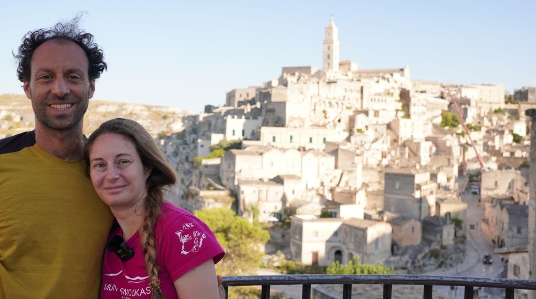 Θεσσαλονίκη: Με μια παλιά μοτοσικλέτα και ένα βανάκι θα εξερευνήσουν την αμερικανική ήπειρο, από την Παταγονία έως την Αλάσκα.