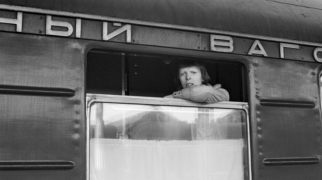«David Bowie in the Soviet Union»: Φωτογραφική έκθεση του Τζοφ Μακ Κόρμακ στην Καλιφόρνια - Ταξίδι με τον Υπερσιβηρικό στην τουρνέ Ziggy Stardust/Aladdin Sane.