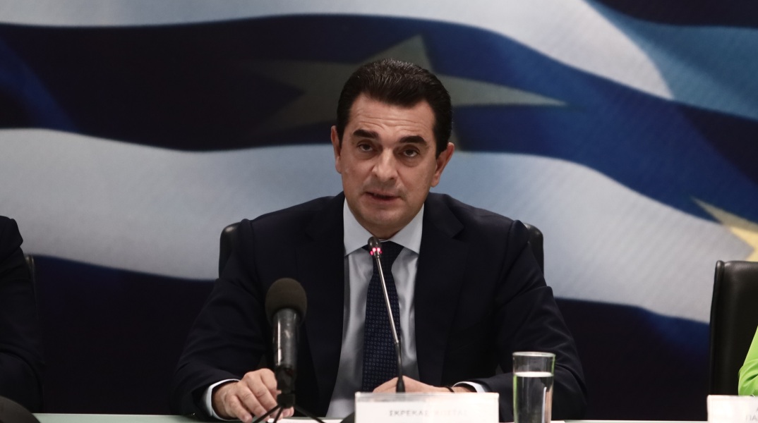 Κώστας Σκρέκας: Σε δύο εβδομάδες, θα υπάρχουν ειδικά ταμπελάκια στα ράφια των σούπερ μάρκετ για τα προϊόντα με μειωμένες τιμές τουλάχιστον κατά 5% για 6 μήνες.