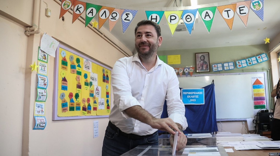 Ο Νίκος Ανδρουλάκης στις κάλπες των Αυτοδιοικητικών Εκλογών 2023