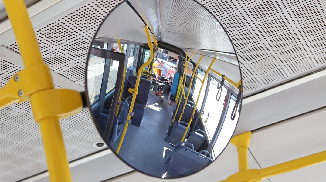 Θεσσαλονίκη: Συμμορία ανηλίκων λήστευε επιβάτες αστικών λεωφορείων - Συνελήφθησαν τέσσερις νεαροί, ταυτοποιήθηκε ο πέμπτος. 