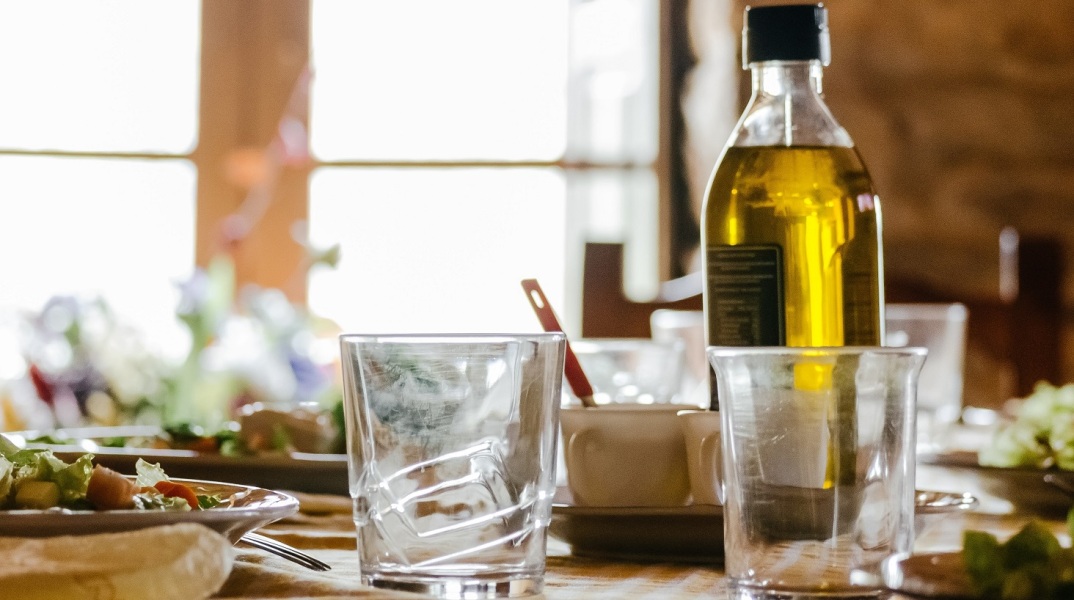 ΕΦΕΤ: Εντατικοί έλεγχοι για την προστασία του ελαιόλαδου - ανησυχία για την εμφάνιση περιπτώσεων νοθείας - Οι συστάσεις σε καταναλωτές και επιχειρήσεις.