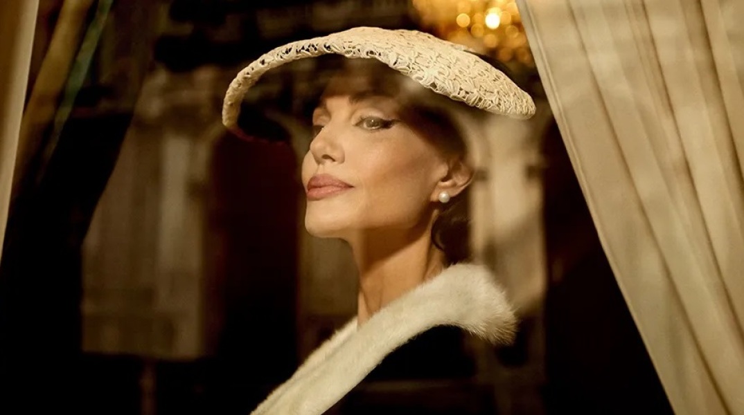 «Maria»: Αρχίζουν τα γυρίσματα της ταινίας με την Αντζελίνα Τζολί στο ρόλο της Μαρίας Κάλλας - Οι πρώτες εικόνες και το τίζερ τρέιλερ του φιλμ.
