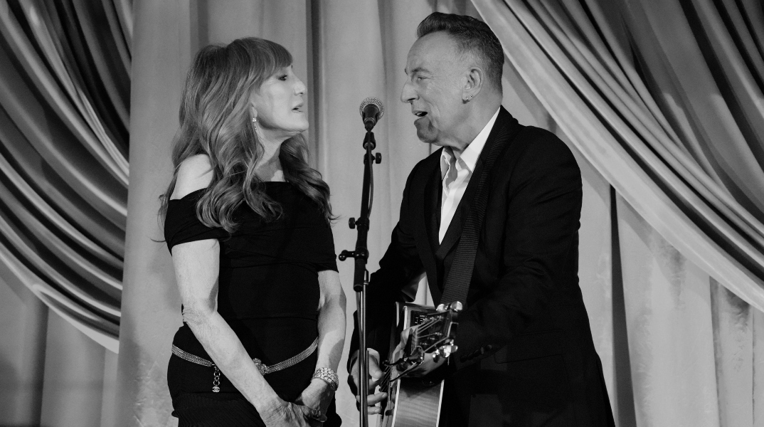 Bruce Springsteen ft. Patti Scialfa – Addicted To Romance