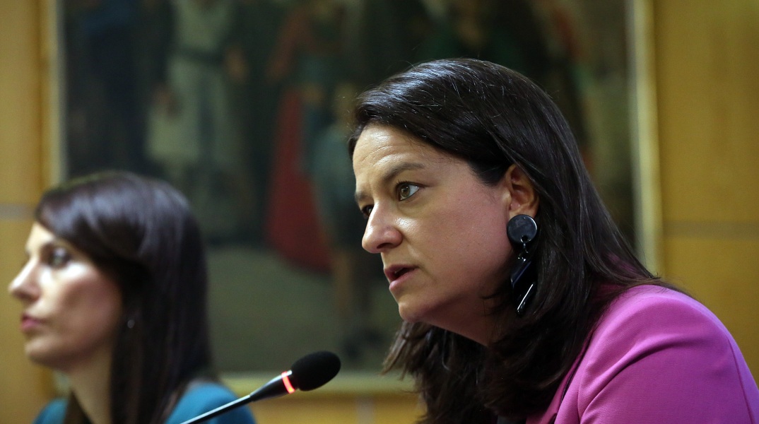 Υπουργείο Εσωτερικών: Το νέο σύστημα επιλογής διοικήσεων φορέων του δημοσίου τομέα παρουσίασε η Νίκη Κεραμέως - Προβλέπει διαρκή αξιολόγηση.