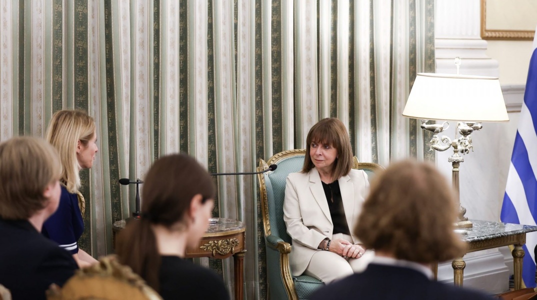Κατερίνα Σακελλαροπούλου: Η Πρόεδρος της Δημοκρατίας καταδίκασε την τρομοκρατική επίθεση της Χαμάς στο Ισραήλ κατά τη συνάντησή της με την Εσθονή πρωθυπουργό.