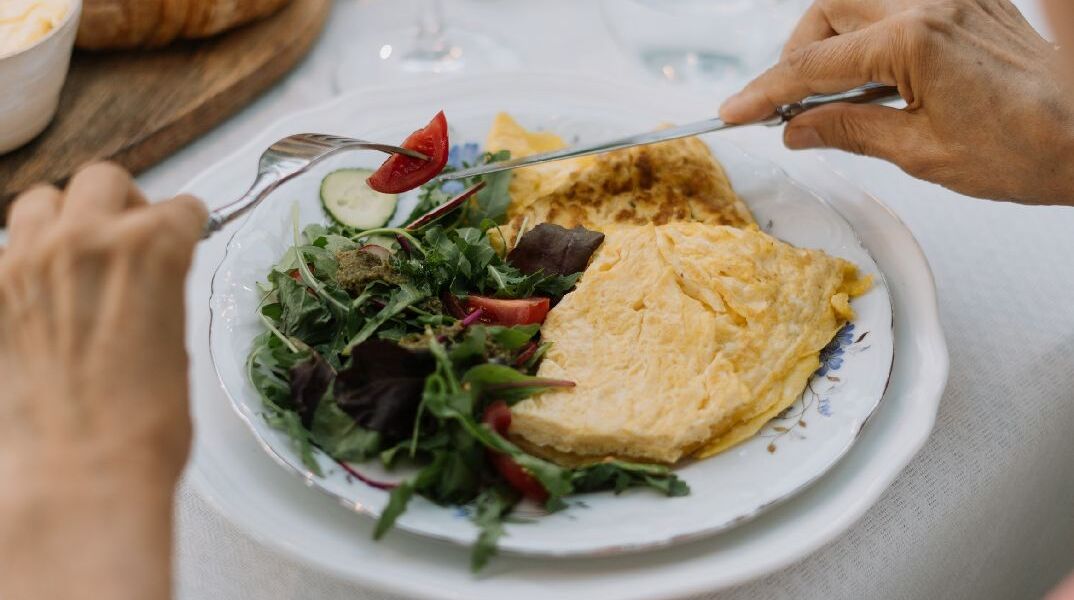 Ομελέτα με σπανάκι και παρμεζάνα σε 5’