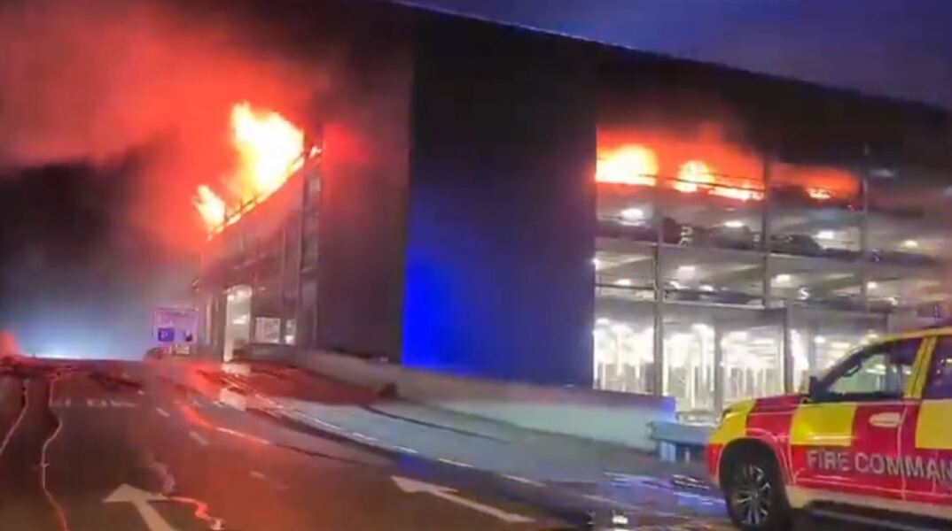 Κλειστό το αεροδρόμιο του Λούτον στην Βρετανία λόγω πυρκαγιάς σε πάρκινγκ
