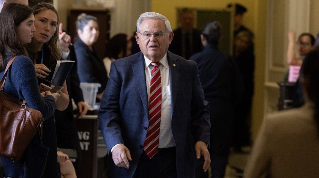 ΗΠΑ: Νέα δίωξη σε βάρος του γερουσιαστή Μπομπ Μενέντεζ - Κατηγορείται ότι ενεργούσε ως «ξένος πράκτορας» για λογαριασμό της Αιγύπτου.