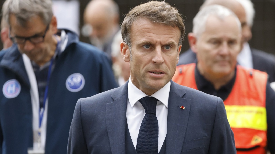 Γαλλία - επίθεση με μαχαίρι σε σχολείο: Ο πρόεδρος Μακρόν καλεί τους Γάλλους να μείνουν «ενωμένοι απέναντι στην τρομοκρατία» - Γνωστός στις αρχές ο δράστης.