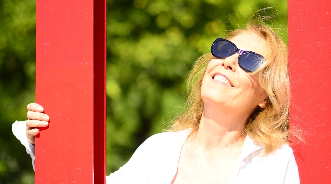 Θεοδοσία Τσάτσου: Συνέντευξη με την τραγουδίστρια για τη μουσική και της ζωή της - Τα παιδικά χρόνια στην Αυστραλία, οι Μπλε, οι προσωπικοί δίσκοι, οι δυσκολίες που αντιμετώπισε