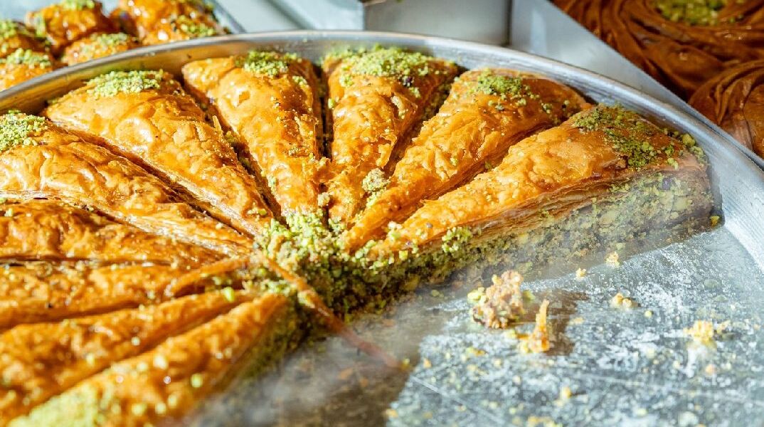 Τόλης Ζαχαροπλαστείο