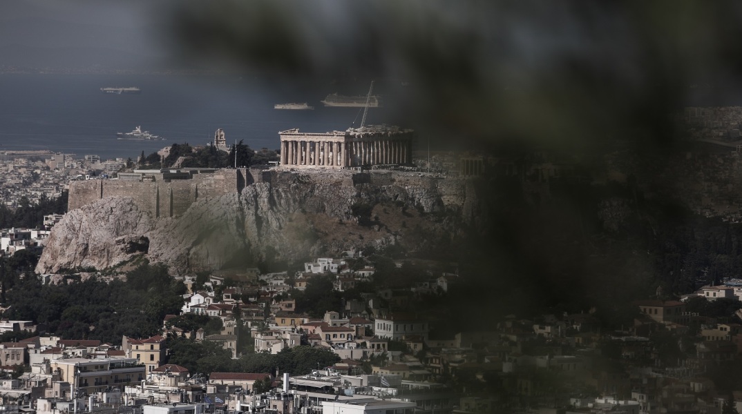 Καιρός: Αίθριος την Κυριακή 15 Οκτωβρίου - Πιθανότητα τοπικών βροχών - Αναλυτική πρόγνωση για όλη την Ελλάδα από το meteo και την ΕΜΥ.