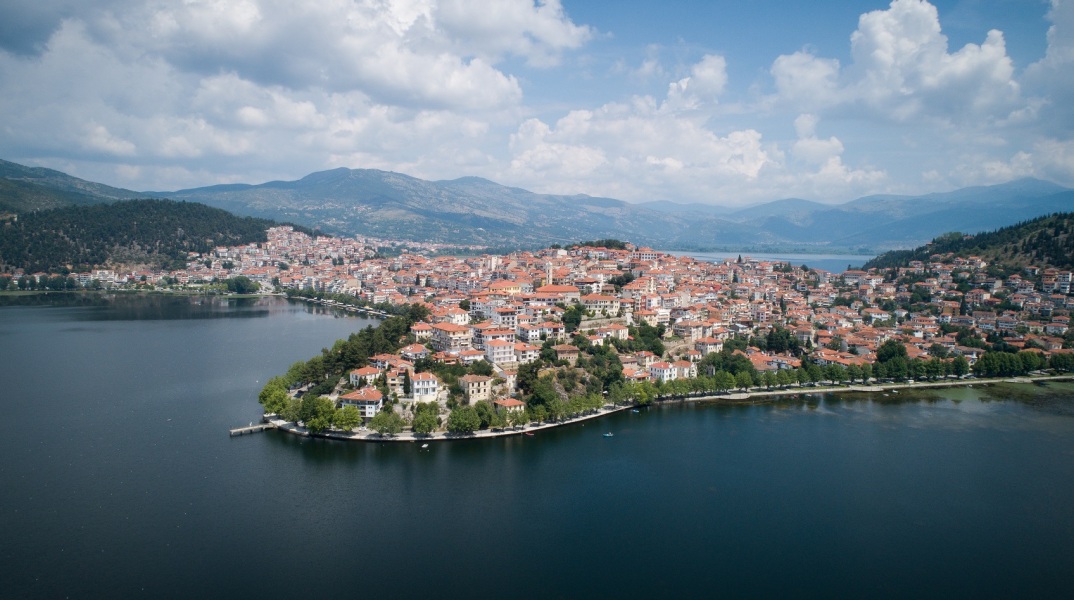 Καστοριά: Στον βυθό της λίμνης εντοπίστηκε 42χρονος που αγνοούνταν - Είχε δηλωθεί εξαφανισμένος από τη μητέρα του - Τα στοιχεία που εντόπισαν οι αρχές.