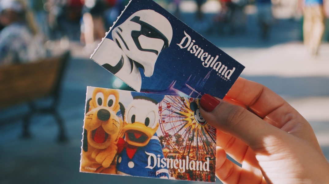 Στη Ντίσνεϊλαντ στο Παρίσι, αντί για το Στρασβούργο που είχε προορισμό, έφτασε τρένο το οποίο είχε αναχωρήσει από τις Βρυξέλλες - Ταξίδευαν ευρωβουλευτές.