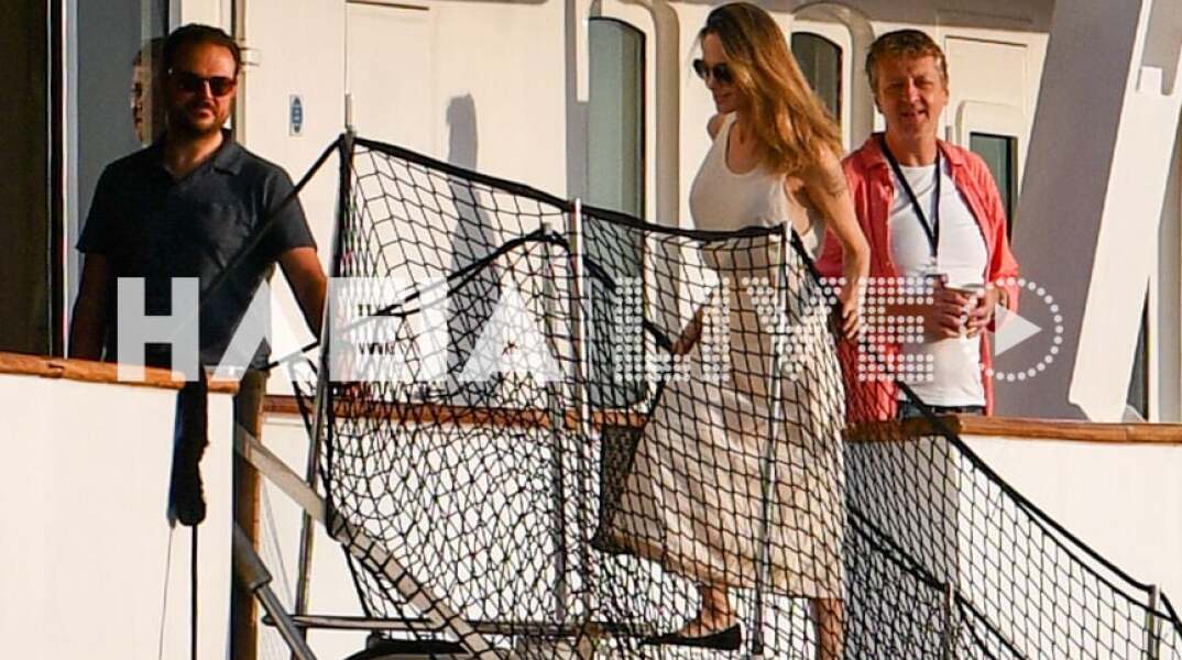 Η Angelina Jolie ανέβηκε σήμερα στη θαλαμηγό του Ωνάση, Christina O. 