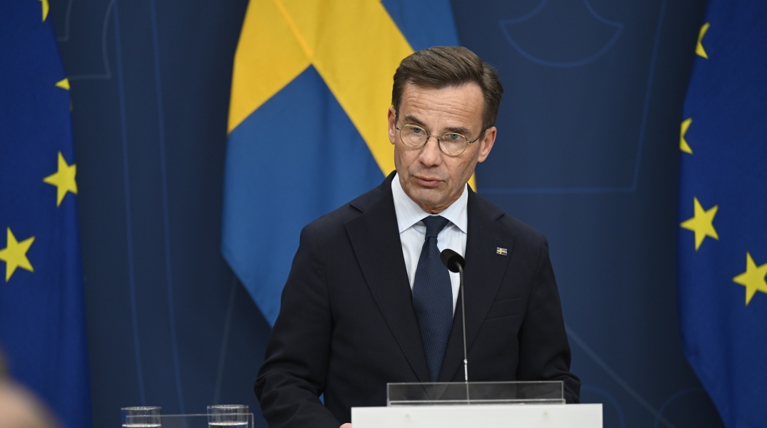 Σουηδία: Ο πρωθυπουργός Ουλφ Κρίστερσον καλεί την ΕΕ να ενισχύσει τους συνοριακούς ελέγχους και την εσωτερική ασφάλεια μετά την επίθεση στις Βρυξέλλες.