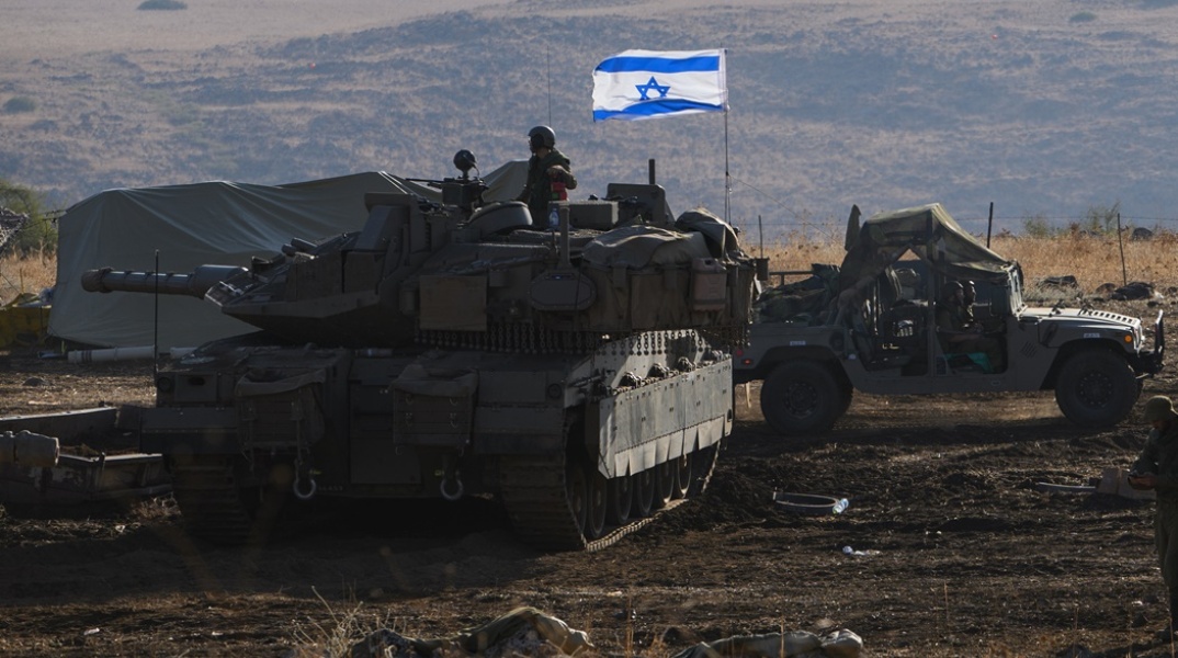 Σημαία του Ισραήλ πάνω σε τανκ