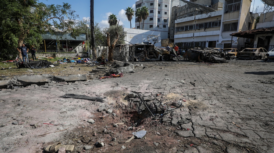 Ανάλυση του Bellingcat: «Το χτύπημα στο νοσοκομείο στη Γάζα δεν συνάδει με αεροπορική επιδρομή»