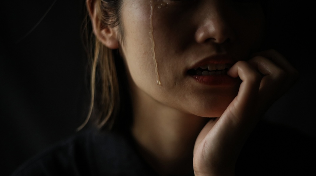 «Με βλέπεις;»: Παρουσιάστηκε η νέα καμπάνια για την καταπολέμηση της σεξουαλικής εκμετάλλευσης ανθρώπων στην Ελλάδα -  Περίπου 50.000 θύματα στη χώρα μας.