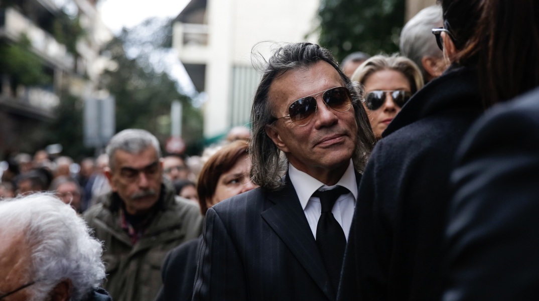 Ηλίας Ψινάκης: Αποχαιρέτησε τη Ματούλα με μια ανάρτηση στο Instagram - Η φωτογραφία από το παρελθόν και οι αντιδράσεις για την επιλογή του στιγμιότυπου. 