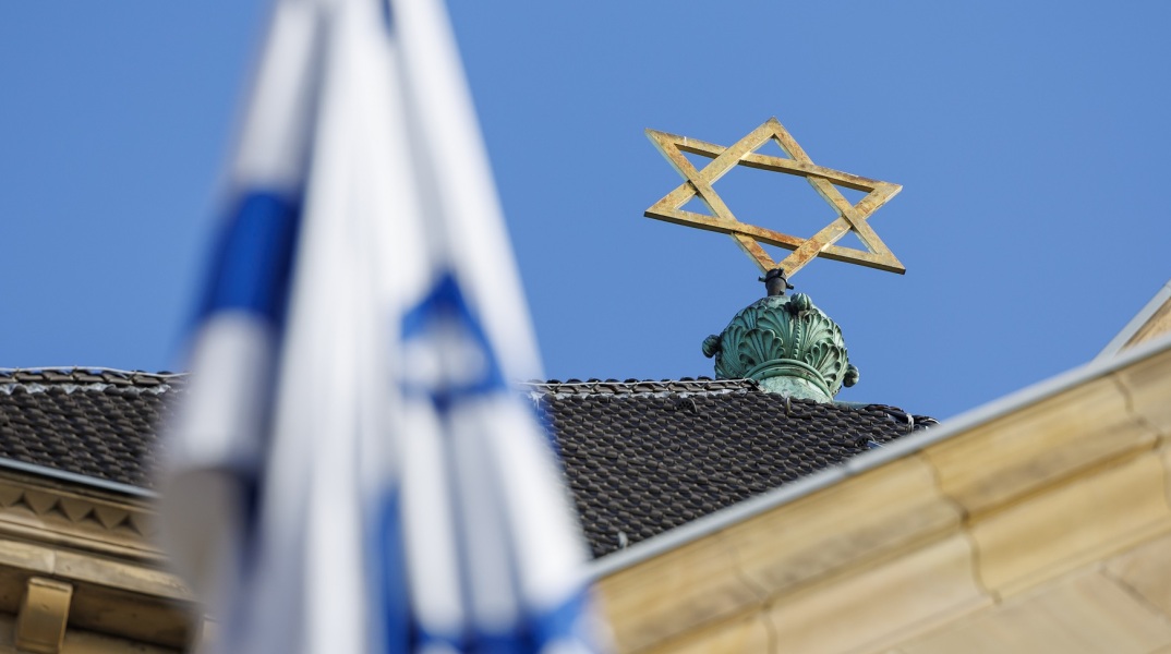 Στρασβούργο: Συνελήφθη έφηβος με μαχαίρι έξω από συναγωγή - Εθεάθη να σέρνει λεπίδα μήκους 12 εκατοστών στα μεταλλικά φράγματα - Τι ισχυρίστηκε.