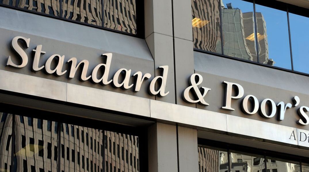  Standard & Poor’s: Στην επενδυτική βαθμίδα η Ελλάδα