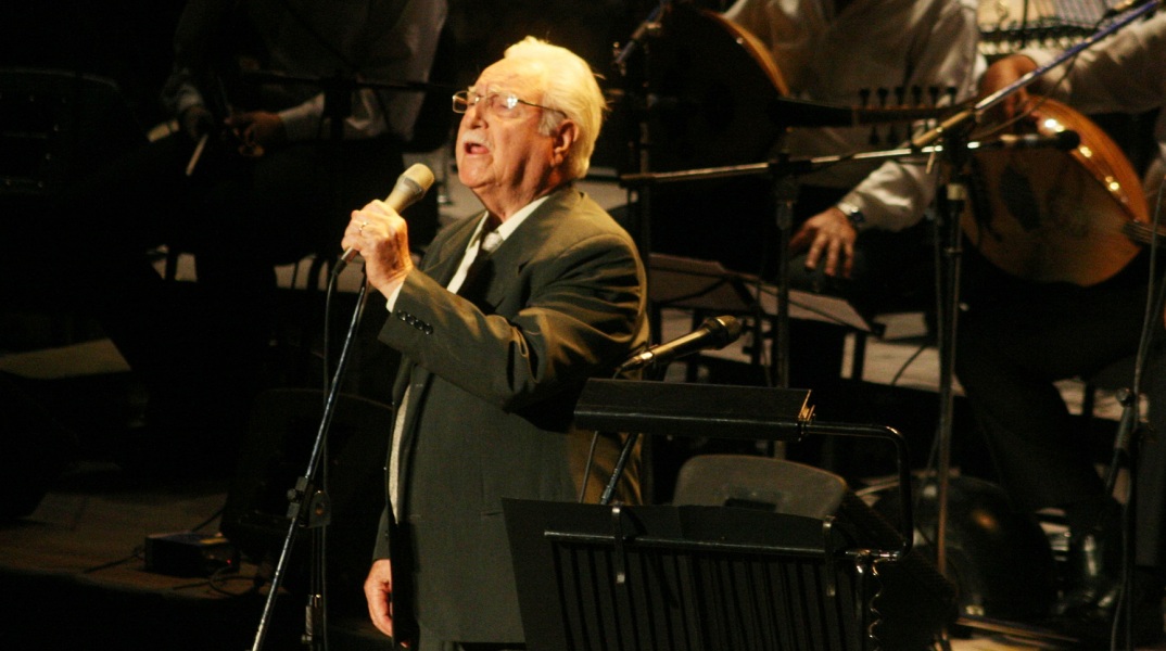 Χρόνης Αηδονίδης: Γνωστοί καλλιτέχνες και πολιτιστικοί σύλλογοι αποχαιρετούν με αναρτήσεις τους τον εκλιπόντα - Το μήνυμα της Λίνας Μενδώνη. 