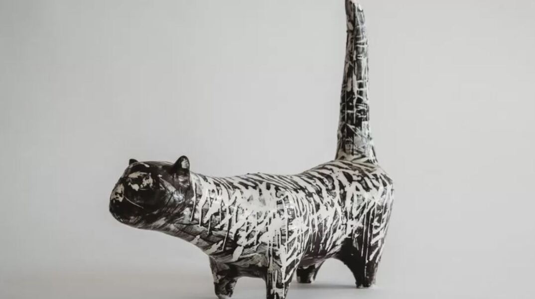Σπάνια πήλινη γάτα που φιλοτέχνησε ως σπουδαστής ο David Hockney βγαίνει στο «σφυρί»